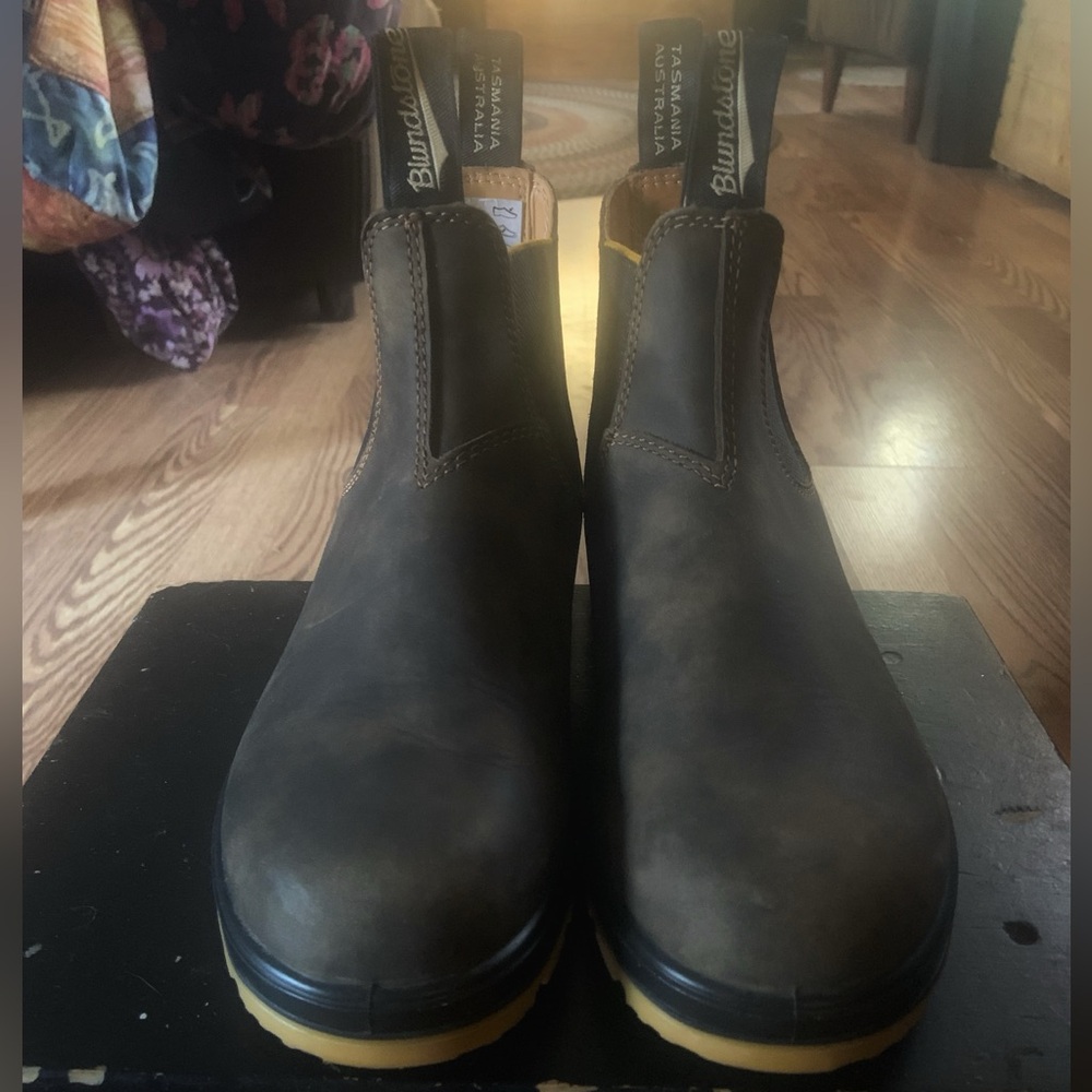 Brand New Rustic Brown Blundstone Boots Brand New US 7.5-8 AU/UK 5 1/2.
